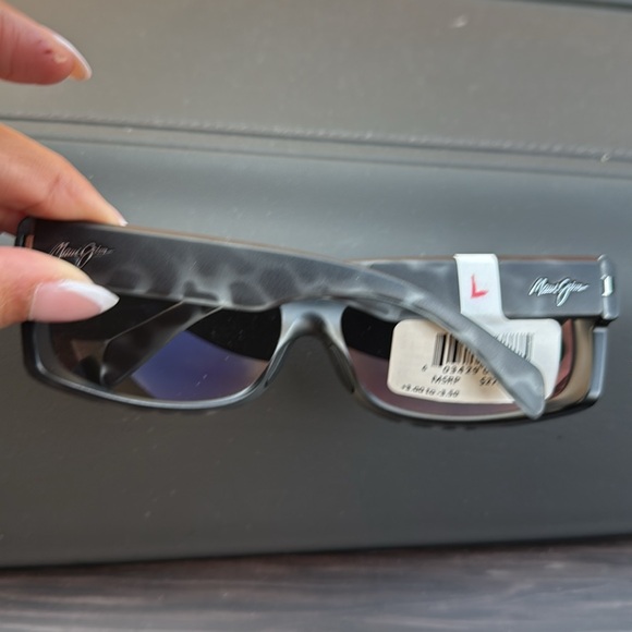 Maui Jim Men's Equator Polarized Wrap Rectangle Sunglasses 848-11 - Picture 5 of 6